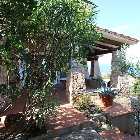 Alcina Apartment *